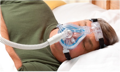 Авторы оценивали пользу применения СРАР-терапии у пациентов, с нарушением дыхания во сне, госпитализированных в кардиологическое отделение...