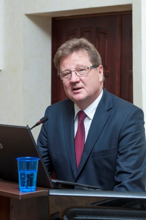Профессор Анджей Пажак - ведущий специалист по кардиоваскулярной профилактике Ягеллонского университета в Польше представил доклад.