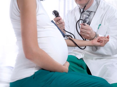 Беременность и риск инсульта у женщин разных возрастных групп